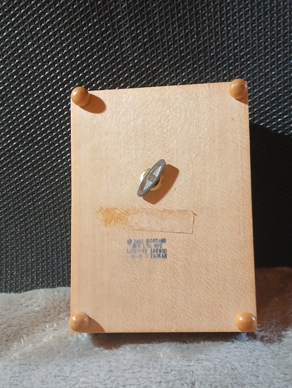 Vintage 1984 Music Jewelry Box Illustrated Doll Print Box in Warm Yellow - Picture 3 of 6